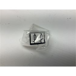 Hornby Railroad '00' gauge - County Class 4-6-0 locomotive 'County of Hants' no. 1016, Class 4900 4-6-0 locomotive 'Adderley Hall' no. 4901 and County Class 4-4-0 locomotive 'County of Devon' no. 3835, all DCC ready (3)