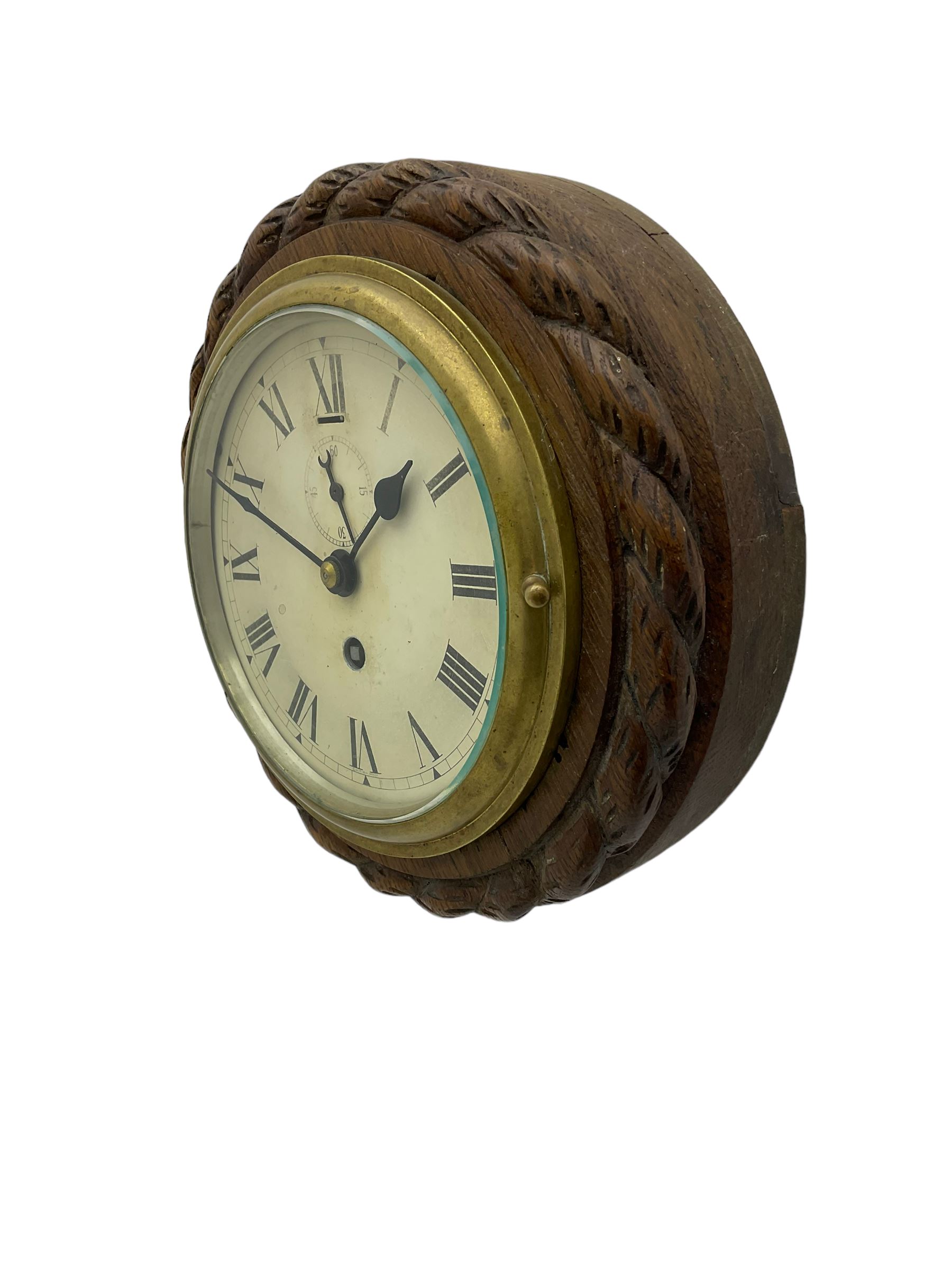 Edwardian - 8-day ships bulkhead clock and an Aneroid barometer.
In matching circular oak cases with carved rope twist bezels.
Clock with a painted metal dial, Roman numerals, minute track and steel spade hands, small seconds hand and platform regulation. Case 9