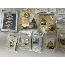 American patches and badges, including para wings, USS Constellation, Strategic Air Command, U.S. military academy, health service regt, Navy Seals, Air Defence Command, Seventh Fleet, various collar badges etc