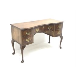 Early 20th century mahogany and rosewood kidney shaped desk, one long and four short drawers, cabriole legs on pad feet 