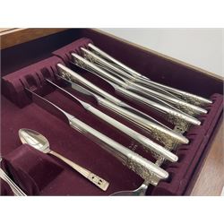 Canteen of Oneida Community Plate Coronation pattern cutlery in mahogany three drawer cabinet H78cm