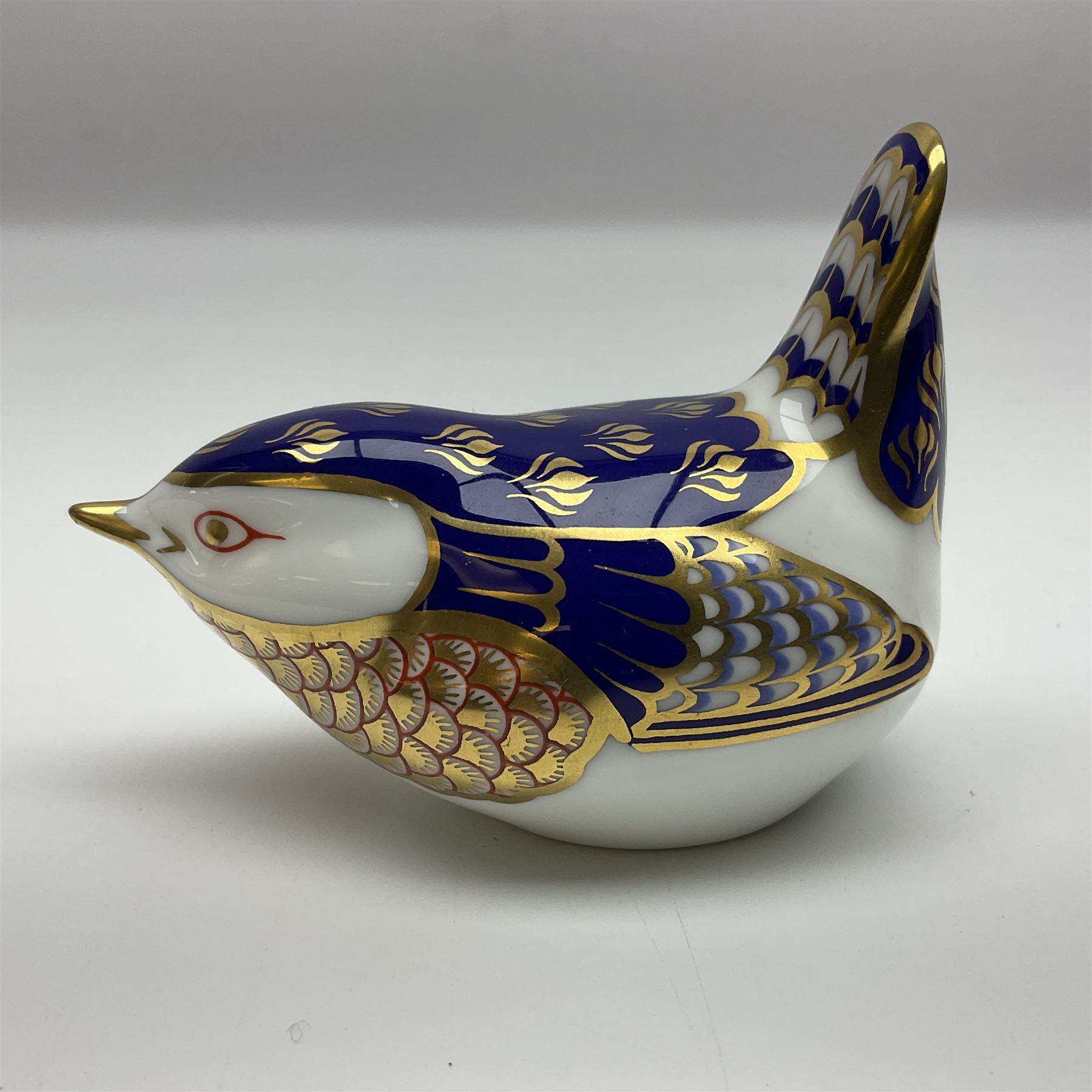 Royal Crown Derby paperweight in the form of a wren, with a gold stopper, H6cm