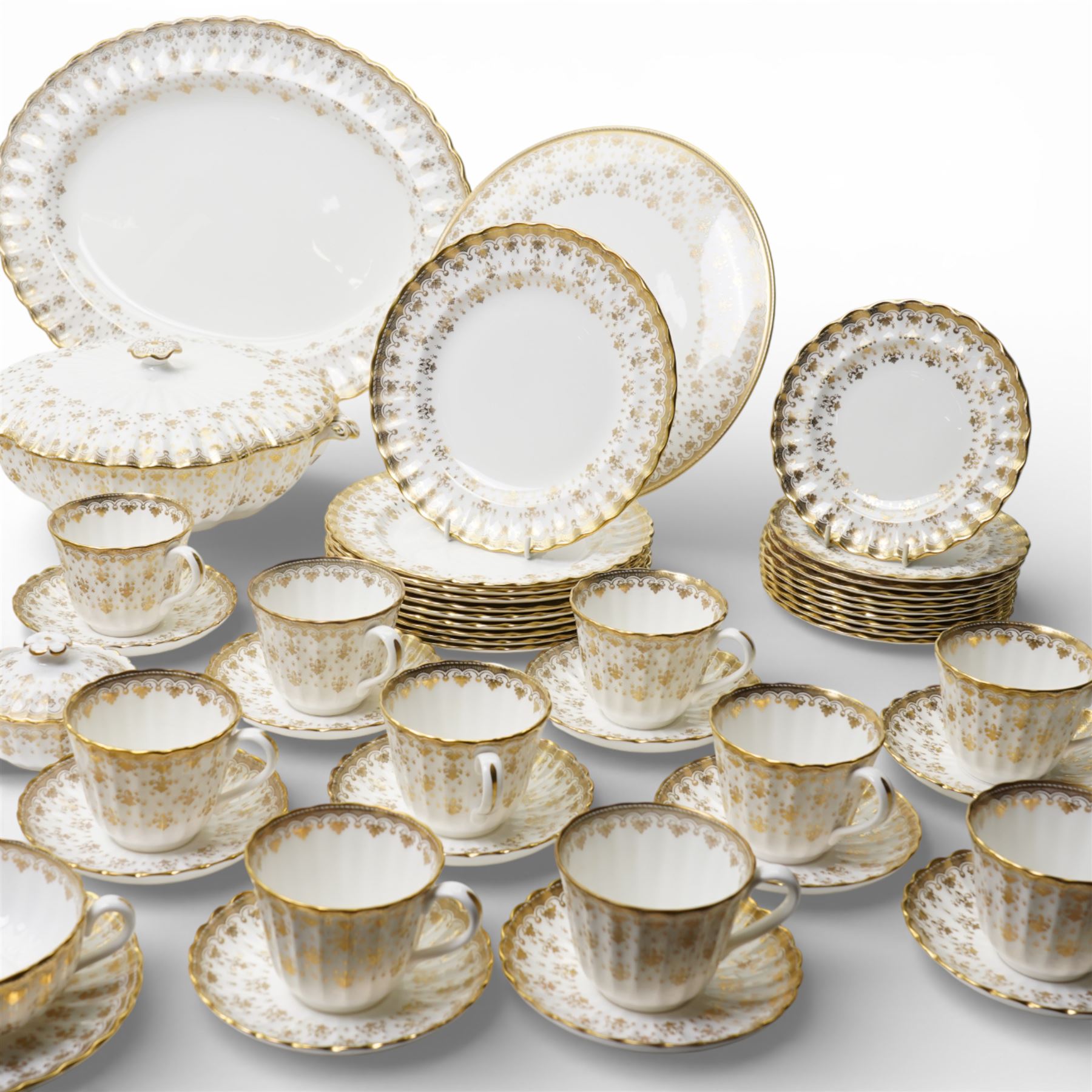 Spode Fleur de Lys tea and dinner service for ten, comprising dinner plates, side plates of graduating sizes, bowls, twin handled soup bowls, three covered dishes, sauce boat and saucer, two serving dishes, open serving dish, teapot, coffee pot, milk jug, covered sucrier, cake plate, vase, jardiniere, cups and saucers