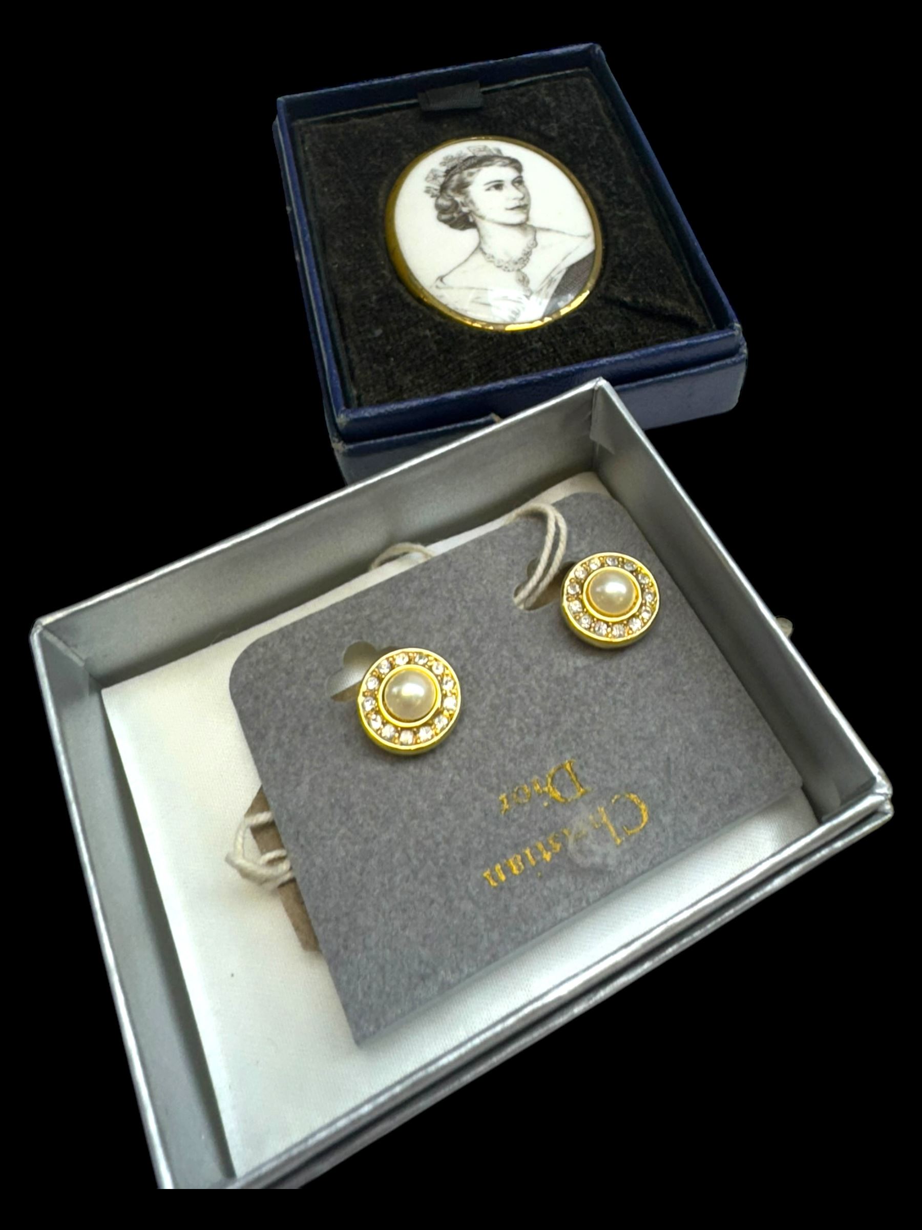 Silver stone set jewellery, including Siam silver brooch and bracelets and continental silver cameo jewellery, together with a collection of costume jewellery, including pair of stud earrings stamped for Christian Dior