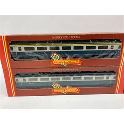 Hornby '00' gauge - Brush Type 4 Class 47/48 diesel electric locomotive No.D1520; boxed; Class 43 'HST 125' 2-car set with four passenger coaches (three boxed); and Class 3F 'Jinty' 0-6-0 Tank locomotive No.2021 (8)