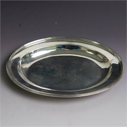 George III silver paten, of oval form, hallmarked Peter, Ann & William Bateman, London 1803, W21.5cm