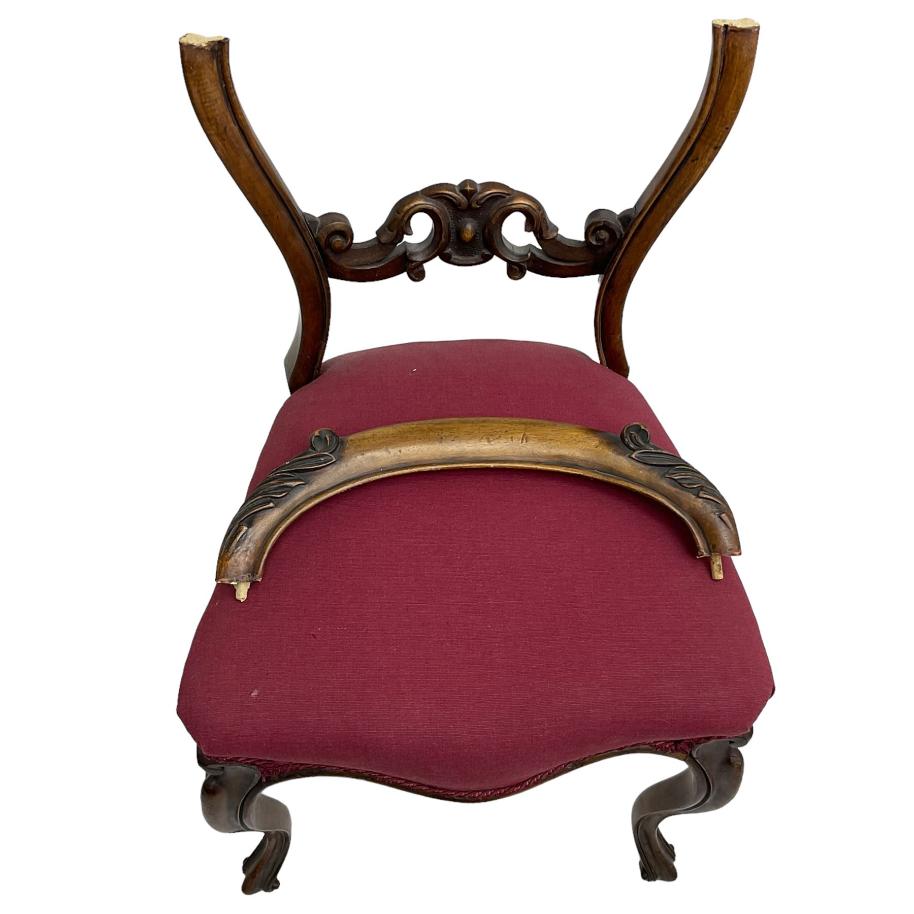 Set of six Victorian rosewood dining chairs, the balloon back carved with foliage scrolls, cartouche carved middle rail with extending scrolls, the seats upholstered in pink fabric, on carved cabriole supports with scrolled terminals 