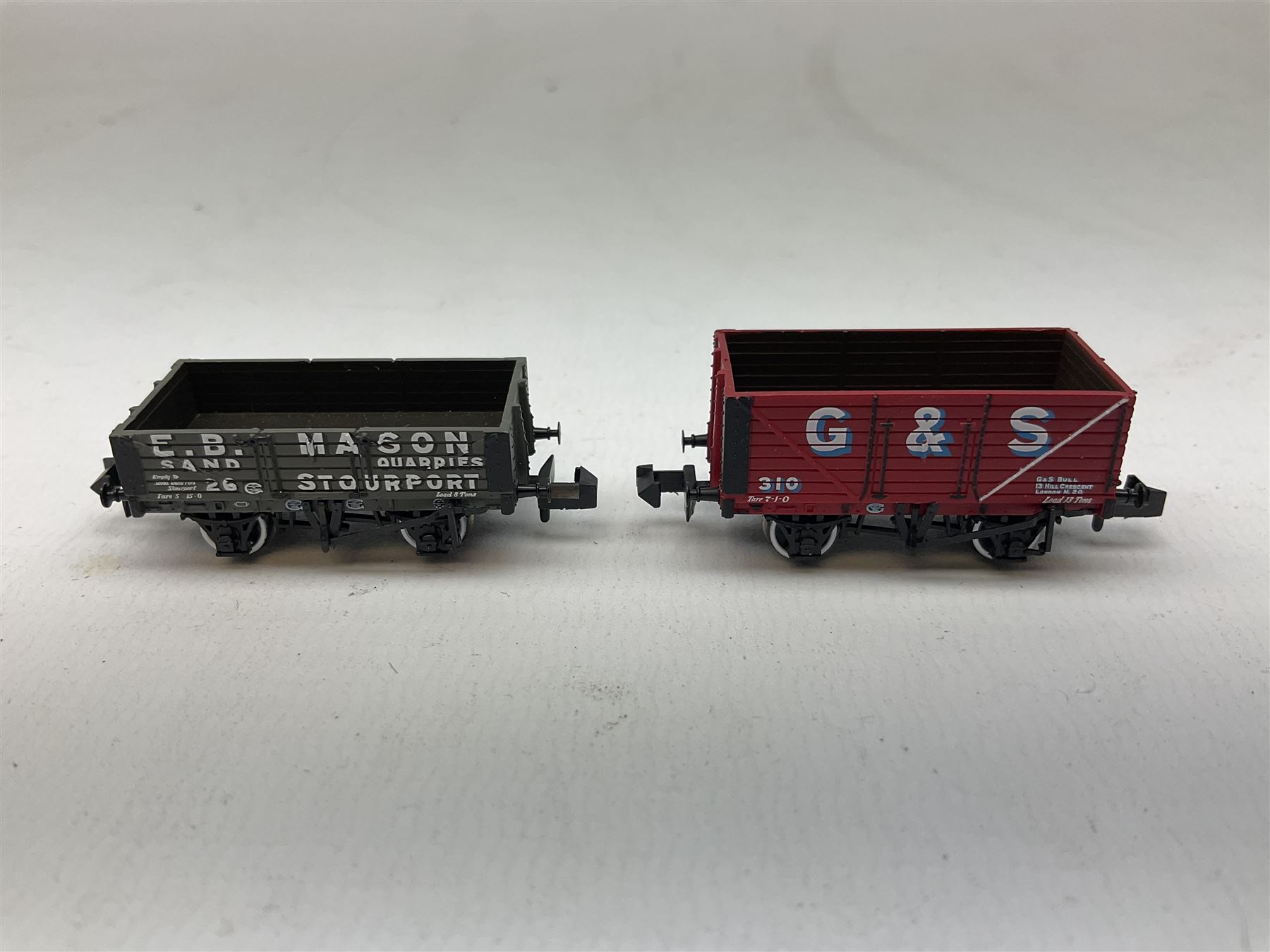 Graham Farish by Bachmann 'N' gauge - Stanier composite first & second coach, Stanier brake second coach, MK1 suburban composite coach and suburban 57ft brake end coach and four wagons (6)