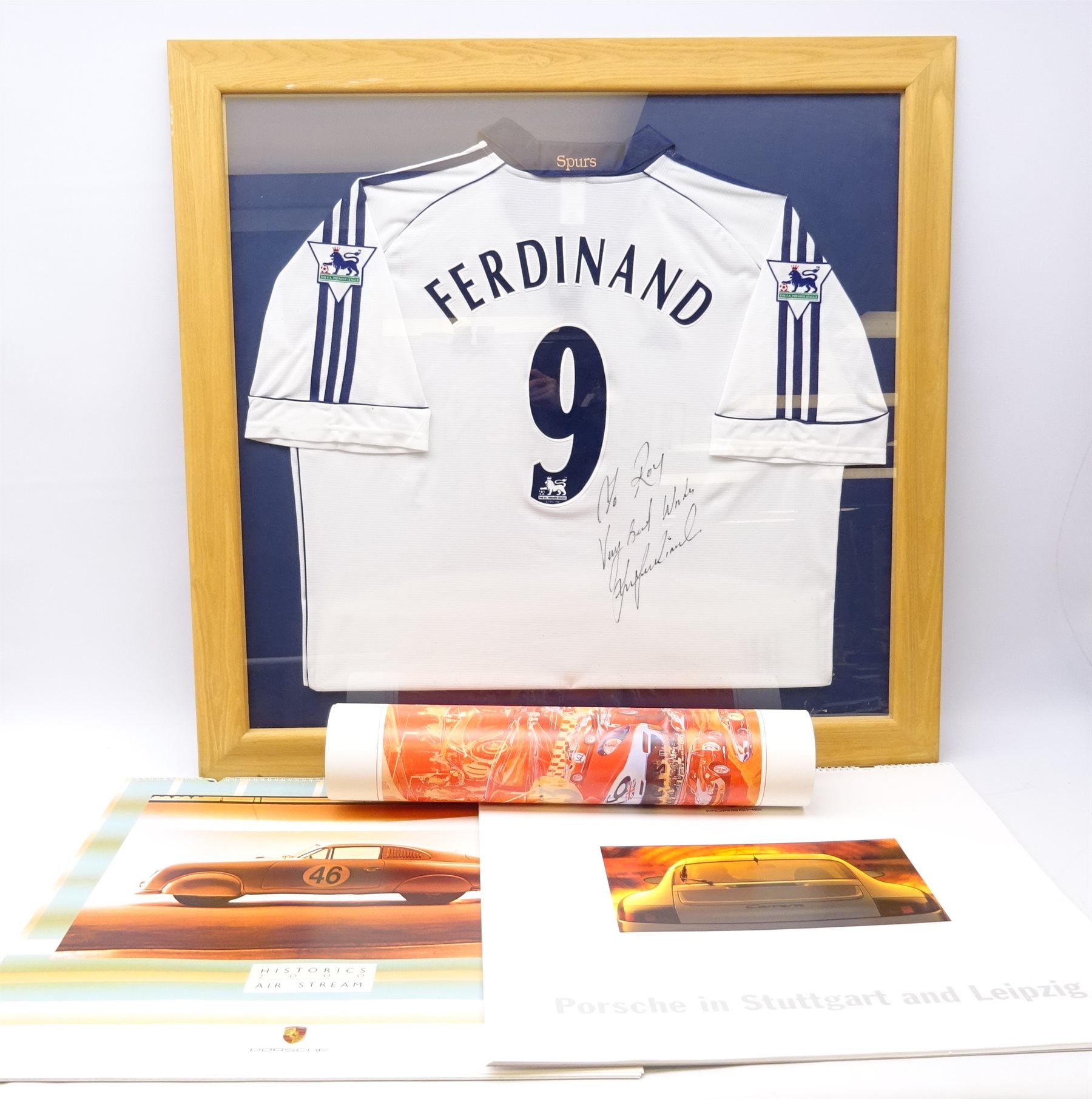 Framed Tottenham Hotspur shirt signed Les Ferdinand 93cm x 89cm