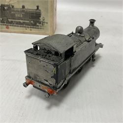 ‘00’ gauge - two kit built steam locomotives comprising unpainted Class E2 LBS/SR/BR 0-6-0T; Class P SR/BR 0-6-0 no.31556 finished in BR black; both with Wills Finecast boxes (2) 
