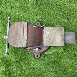 Large steel vice - THIS LOT IS TO BE COLLECTED BY APPOINTMENT FROM DUGGLEBY STORAGE, GREAT HILL, EASTFIELD, SCARBOROUGH, YO11 3TX