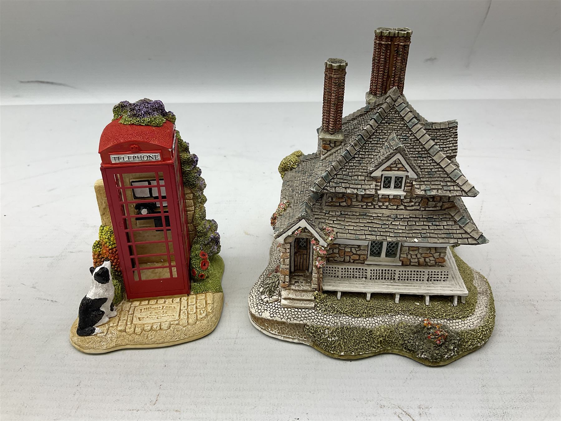Fourteen Lilliput Lane cottages to include 'Diamond Cottage', 'Kendal Tea House', Visitor's Centre Special 'It's For You' signed to base, The British Collection 'The Sherlock Holmes' etc, all boxed with deeds