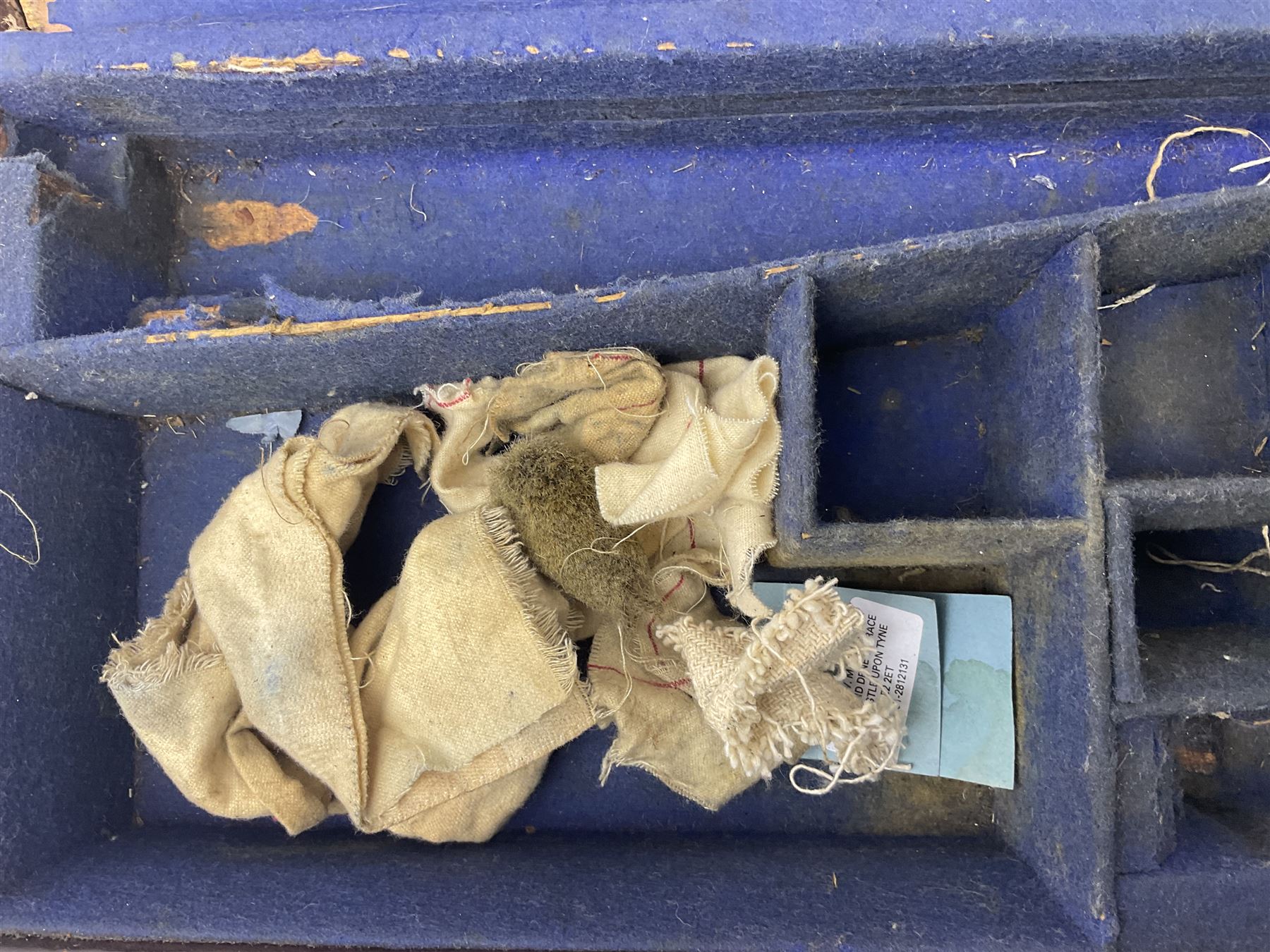 19th/early 20th century brass bound leather shotgun case with fitted interior to accommodate 72cm (28.25