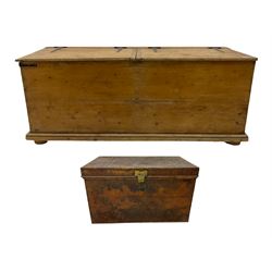 19th century pine double blanket/storage box, twin hinged top with strap work hinges, plinth base on bun feet; and a small tin box (2)