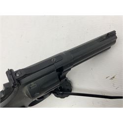 Umarex Smith and Wesson model 586-4 .177 air pistol serial no.S074938959 with circular 10-shot magazine L29cm  NB: AGE RESTRICTIONS APPLY TO THE PURCHASE OF AIR WEAPONS.