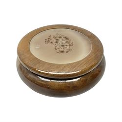 Polished wooden box, with a brown agate slice to the lid, H5cm, D12cm
