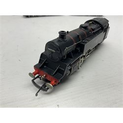 Wrenn '00' gauge - three 4MT Standard 2-6-4 tank locomotives - No.2679 LMS Lined Maroon; boxed with instructions; No.8230 in GWR Green; and No.80033 in BR Lined Black; both in associated Wrenn boxes (3)