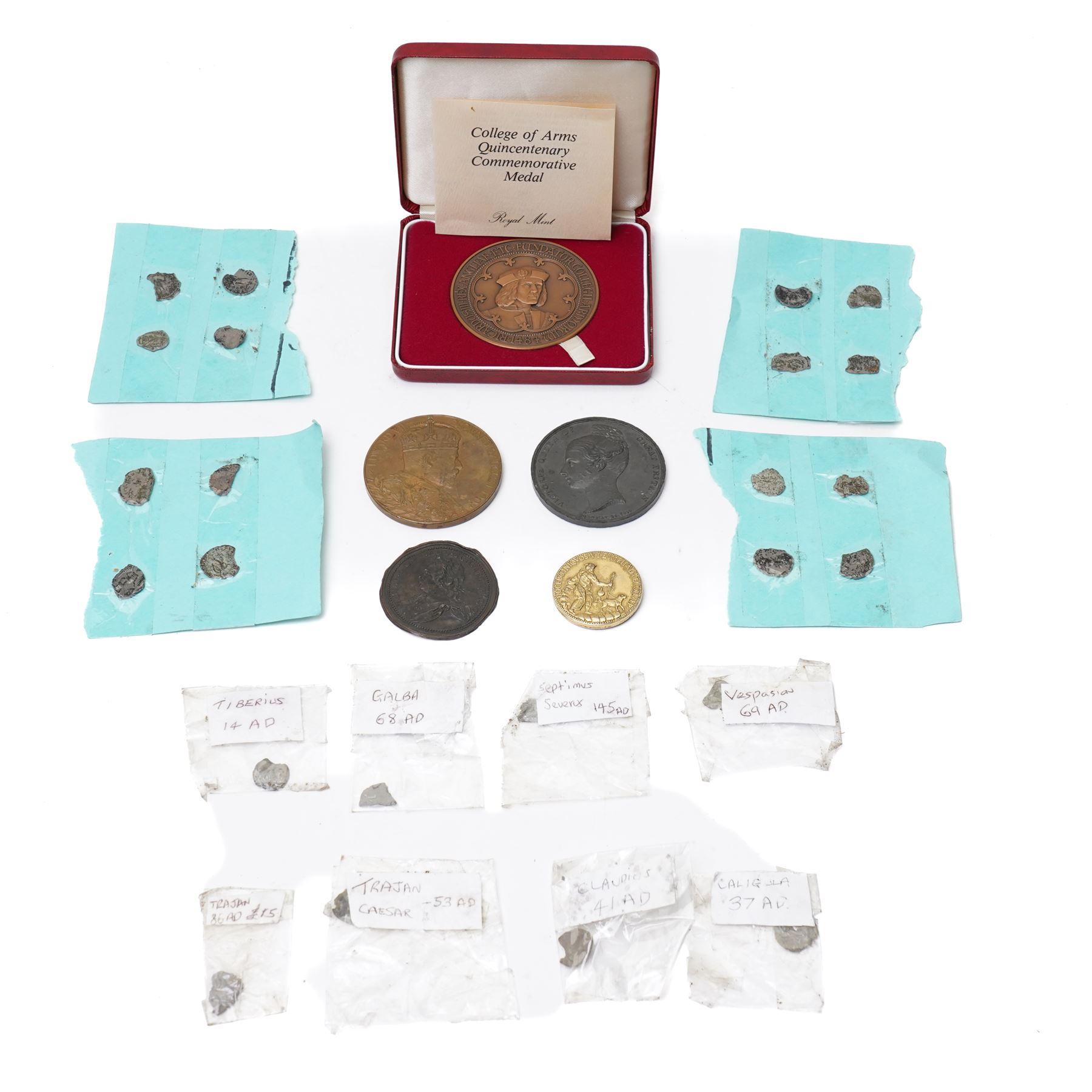 19th century gilt bronze medallion of Michelangelo Buonarroti (1475-1564), the reverse with a blind man with a dog approx 33mm, bronze College of Arms quincentenary medal, cased, 1902 Coronation bronze medallion and various other items
