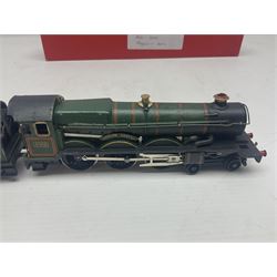 Hornby Dublo - 3-rail Castle Class 4-6-0 locomotive 'Ludlow Castle' No.5002 in lined BR green; in modern unassociated plain red  box