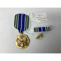 Nine American medals including WW2 Navy and Army Occupation medals, 1939-41 Defence Medal, boxed National Defence Medal and bar, South West Asia Service with bar, Air Force, National Guard and Military achievement medals etc (9)