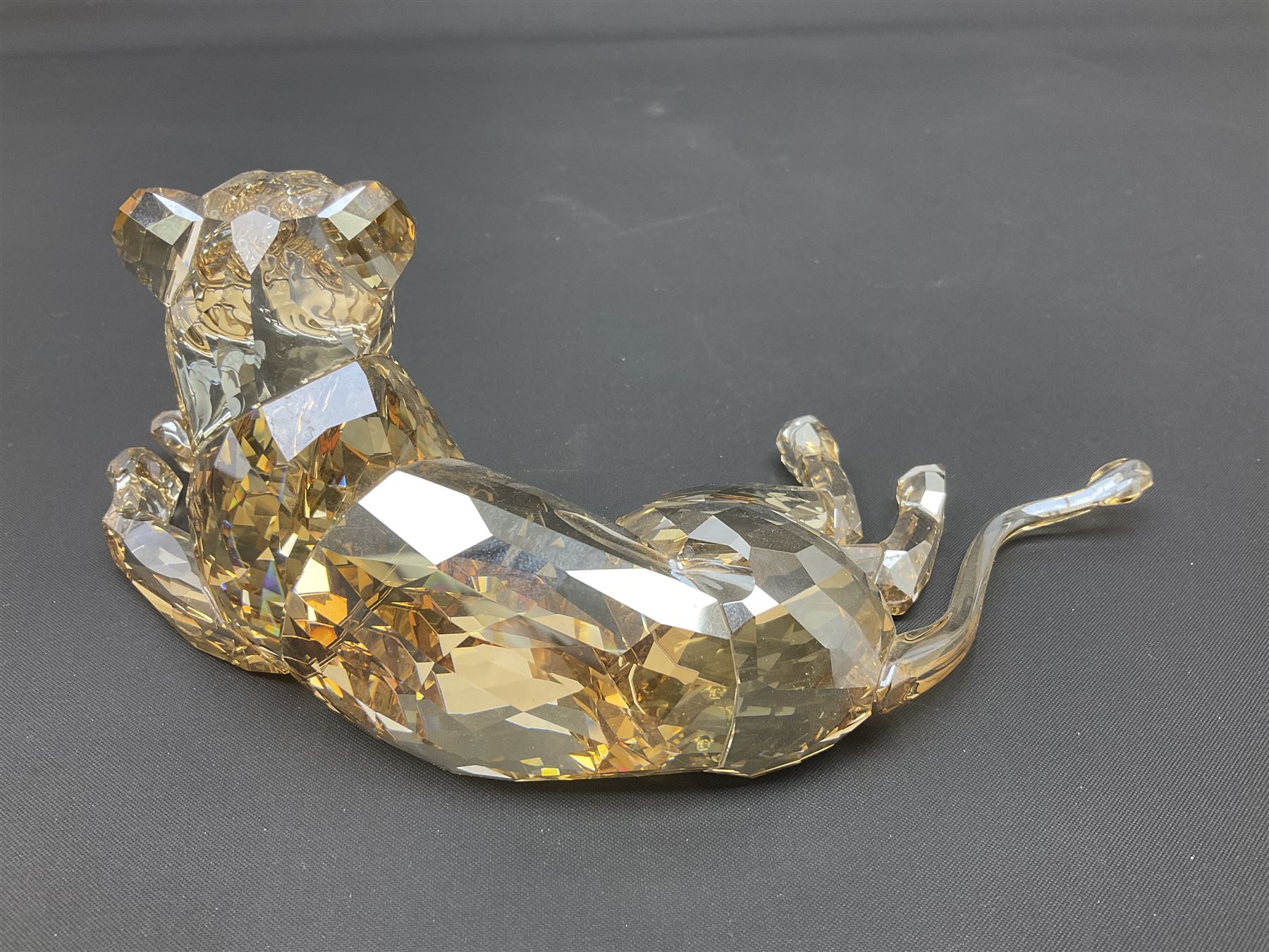 Swarovski Crystal lioness and cub, Akili, adult H7cm