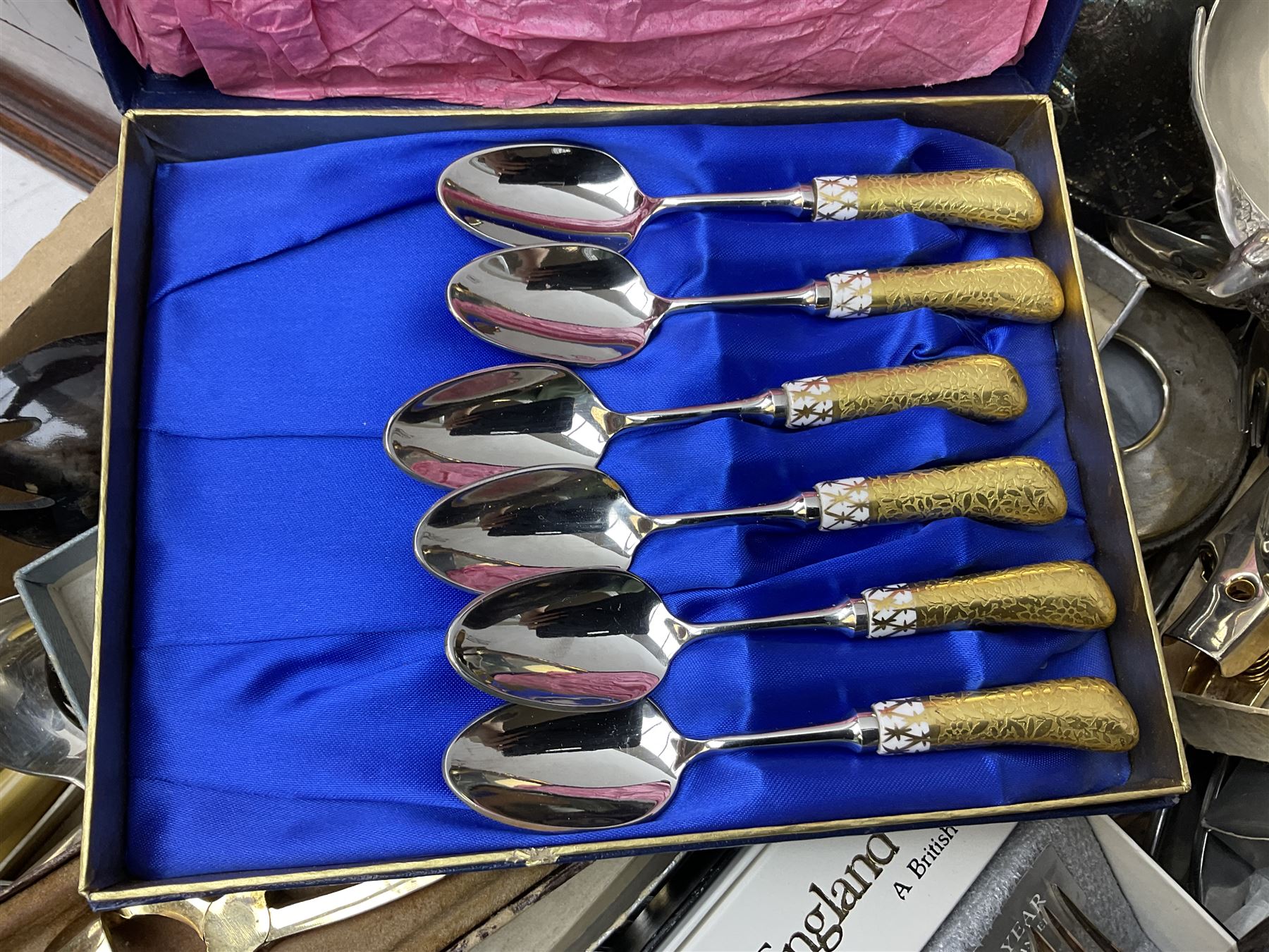 Quantity of silver plate, to include fish knives and forks with silver ferrules, halmarked, Coalport and Cutlass cased teaspoons, bowls, tankard, flatware etc, together with two wooden canteen cases, in two boxes 