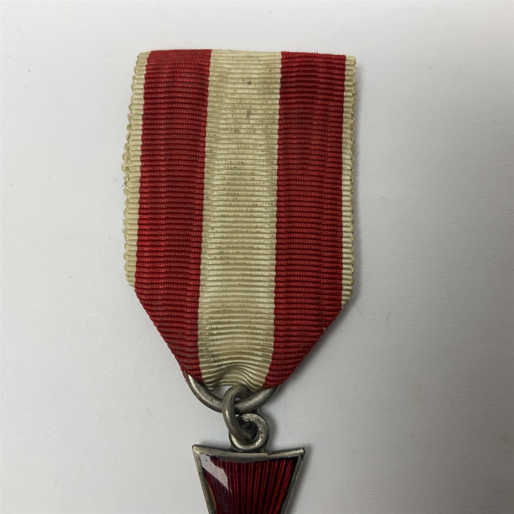 WWI Imperial German Hanseatic Cross for Hamburg; and Marine Corps 1914-18 Cross with four clasps for Durchbruchsschlacht, Ypern, Yser and Antwerpen; both with ribbons (2)