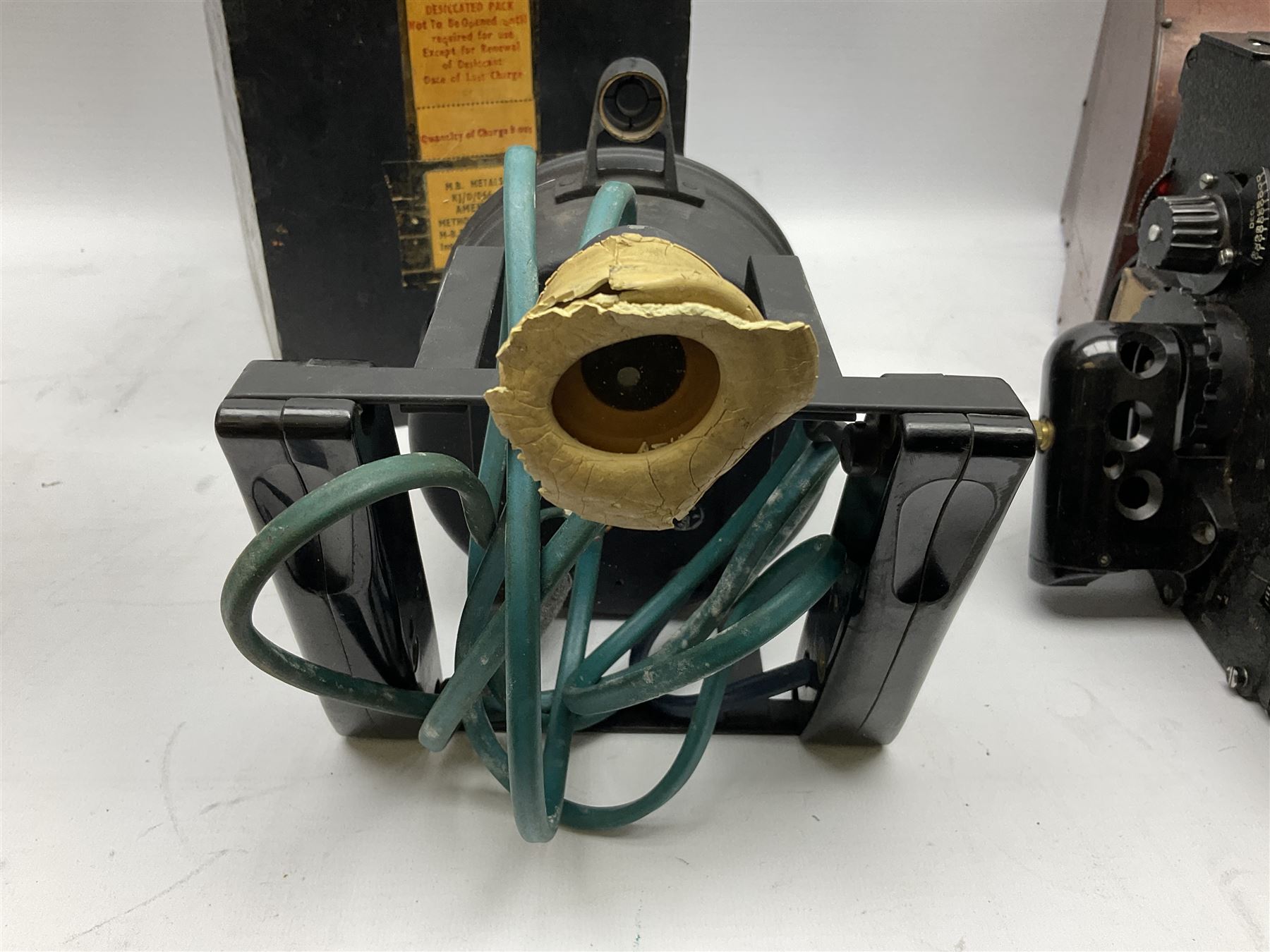 WW2 Air Ministry Bubble Sextant Mk. IXA 6B/218 No.561/44 in original box; and Air Ministry Lamp Signalling Type 