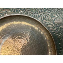 Arts and Crafts Keswick School of Industrial Arts copper charger, decorated with planished centre and repousse scrolling foliate tendrils to rim, D44cm