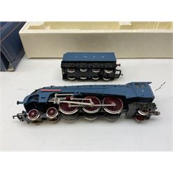 Hornby Railways '00' gauge - 'Time For A Change' 50th Anniversary Collection Limited Edition ceramic plate and locomotive set, No. R649, containing A4 4-6-2 locomotive 'Sir Ronald Matthews' No. 1, L.N.E.R blue livery and a Royal Doulton plate with an image of the same locomotive, limited edition No.171/3000; boxed with certificate in transport packaging.