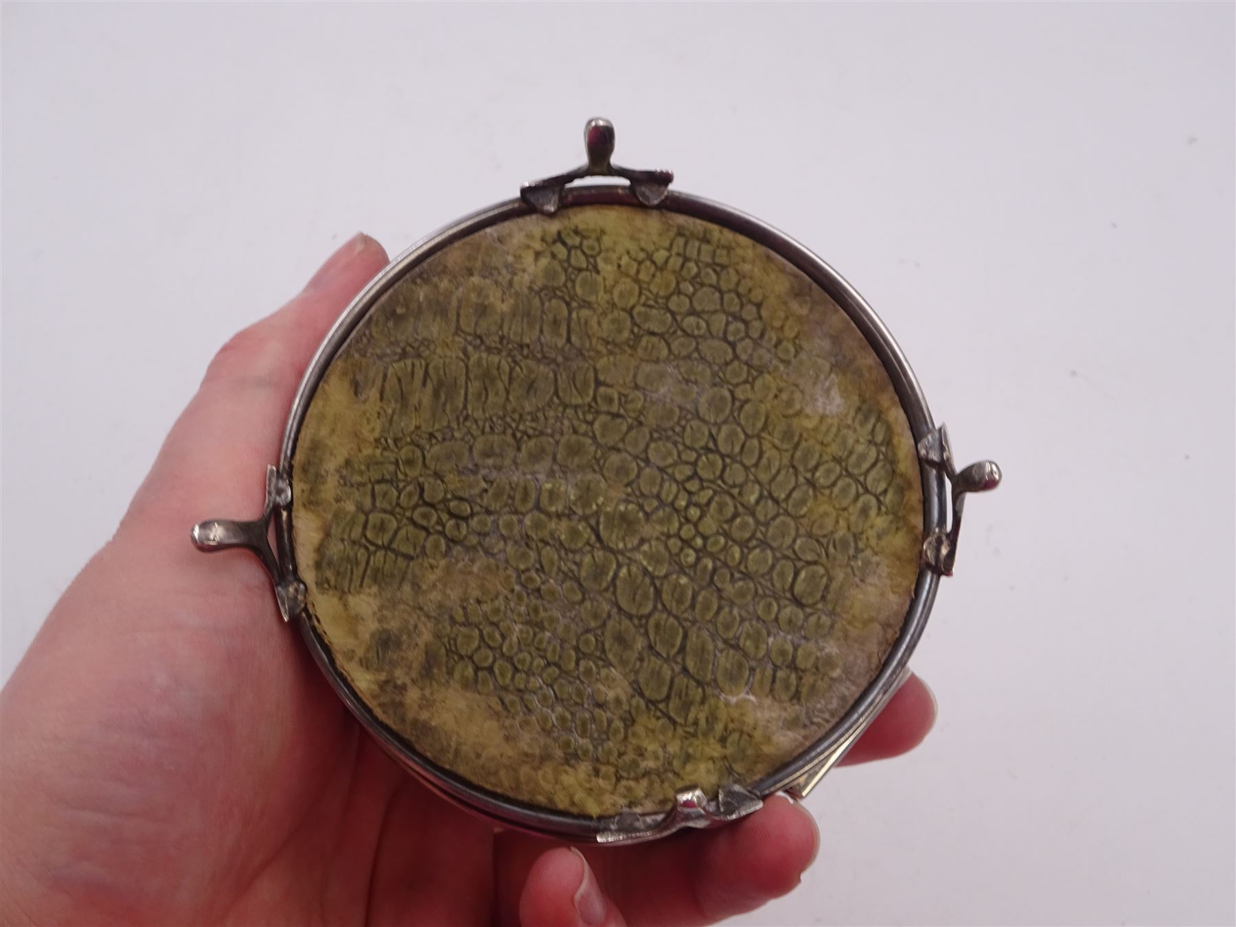 1920s silver mounted jewellery box, of circular form, with bead and dart rim to hinged cover, opening to reveal gilt velvet lined interior, upon four pad feet, hallmarked Charles Edwards, London 1920, H4.5cm