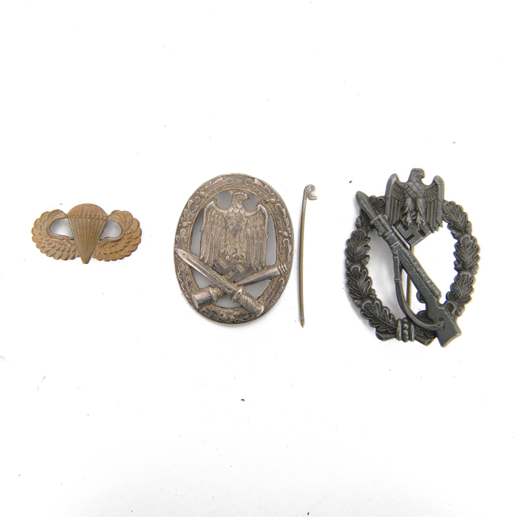 Two Third Reich WWII German assault badges, Infantry and General, together with American paratrooper jump wings