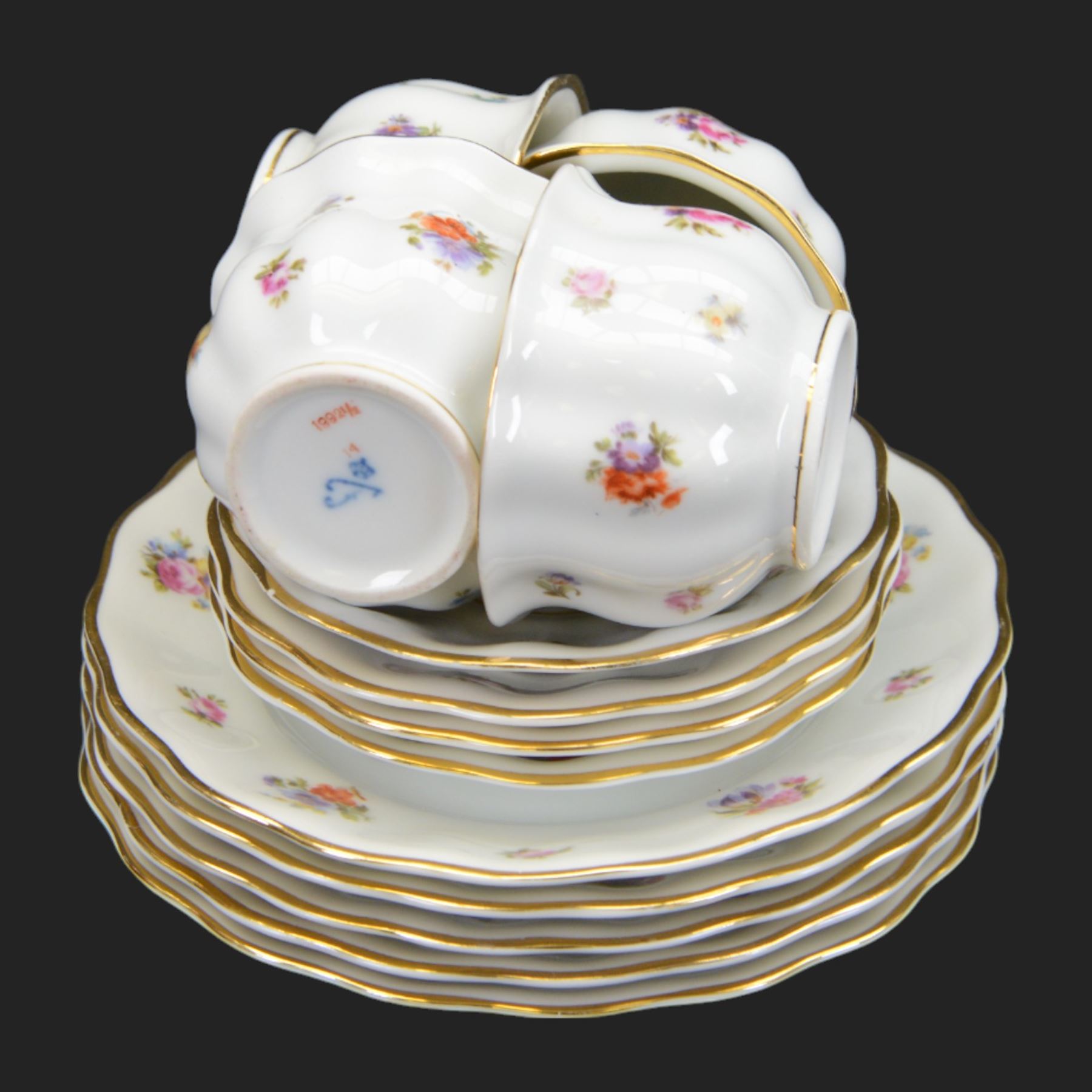 Forstenberg part tea and dinner service, comprising teapot, teacups and saucers, dinner plates, tureens, sauce boat, lidded sugar bowl, side plates and serving plates, all decorated with polychrome floral sprigs on a white ground with gilt edging