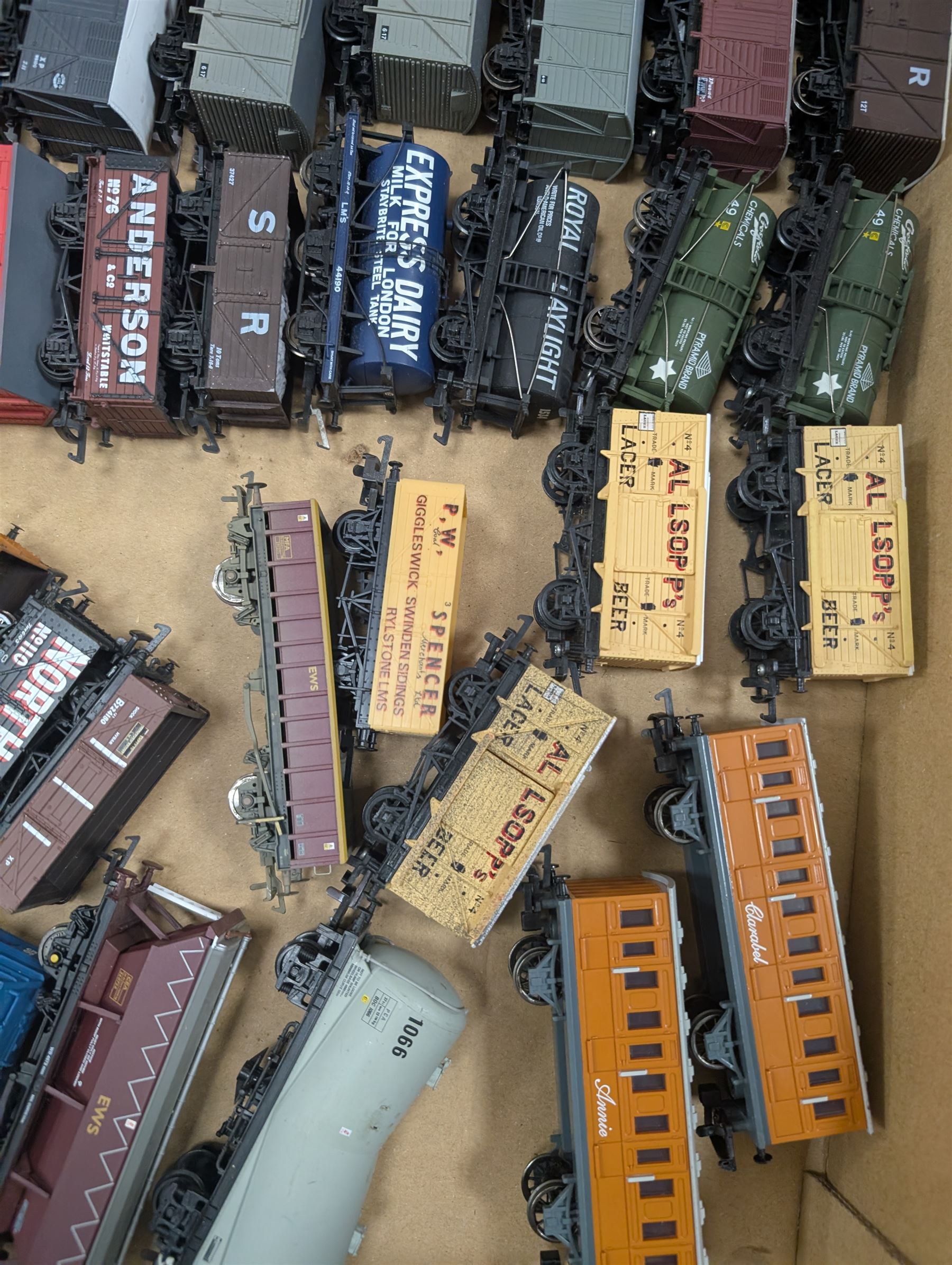 Collection of '00' gauge goods wagons, including Dapol and Bachmann examples