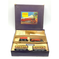 Hornby '0' guage - M1 passenger train set with 0-4-0 locomotive