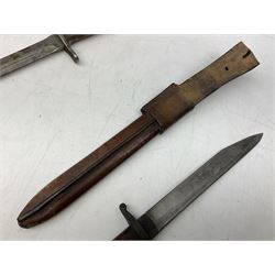 WW1 Canadian Ross Rifle Co. 1907 Model Mk.II bayonet with 25.5cm steel blade; dated 3/16; in leather scabbard with frog L42cm overall; and Schmidt-Rubin Model 1918 bayonet by Elsener Schwyz numbered 683648; in steel scabbard (2)