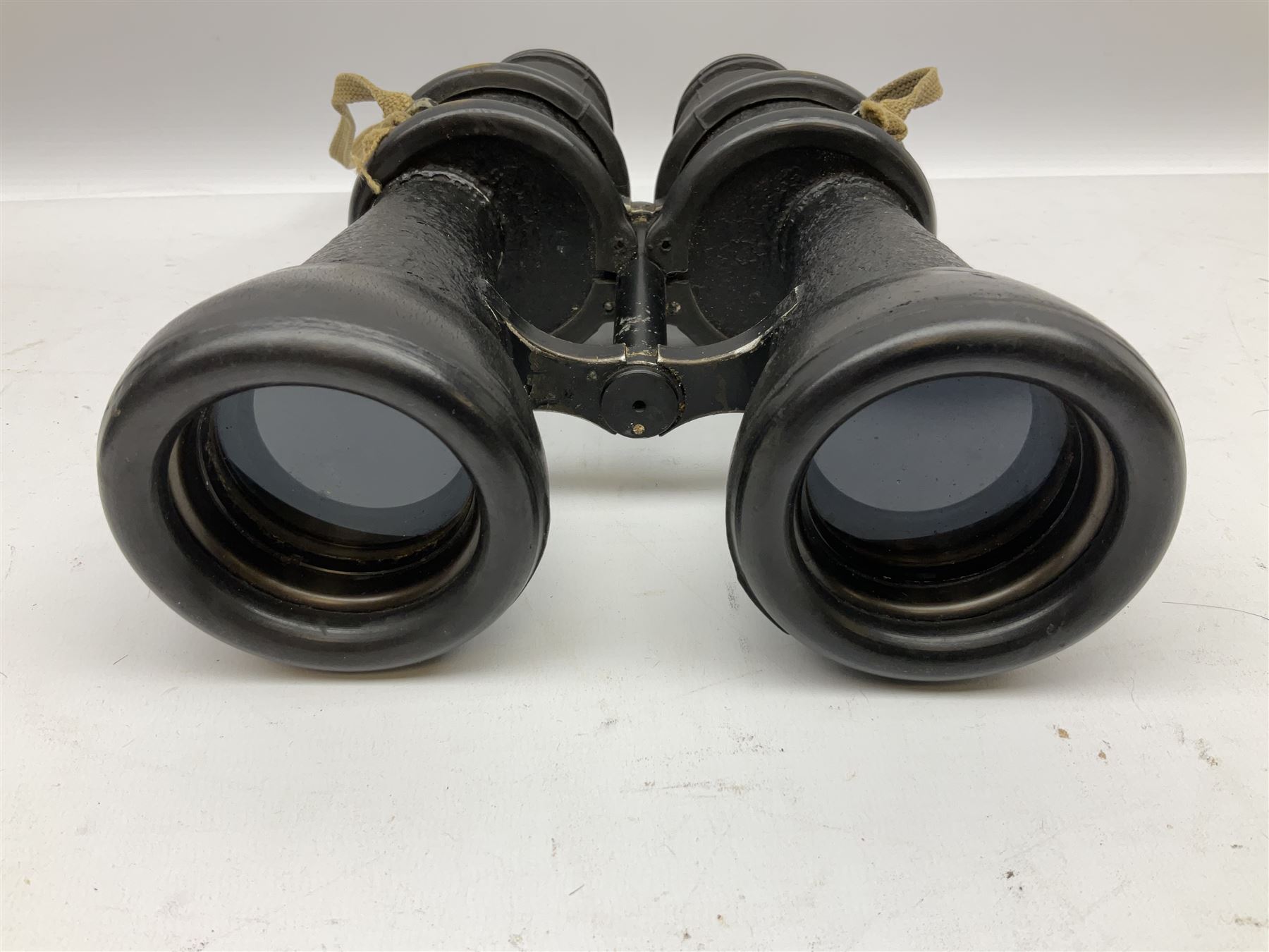Pair of WWII German U-boat binoculars probably 7 x 50 by Leitz, with rubber eye piece protector covers and leather case stamped with Kriegsmarine mark to the lid and dated 1944, with leather strap.