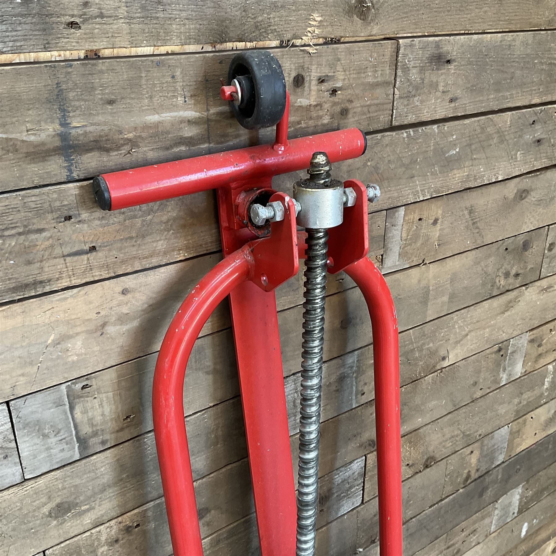 Countax B250 4-Trac ride on lawnmower with lifting jack and papers,