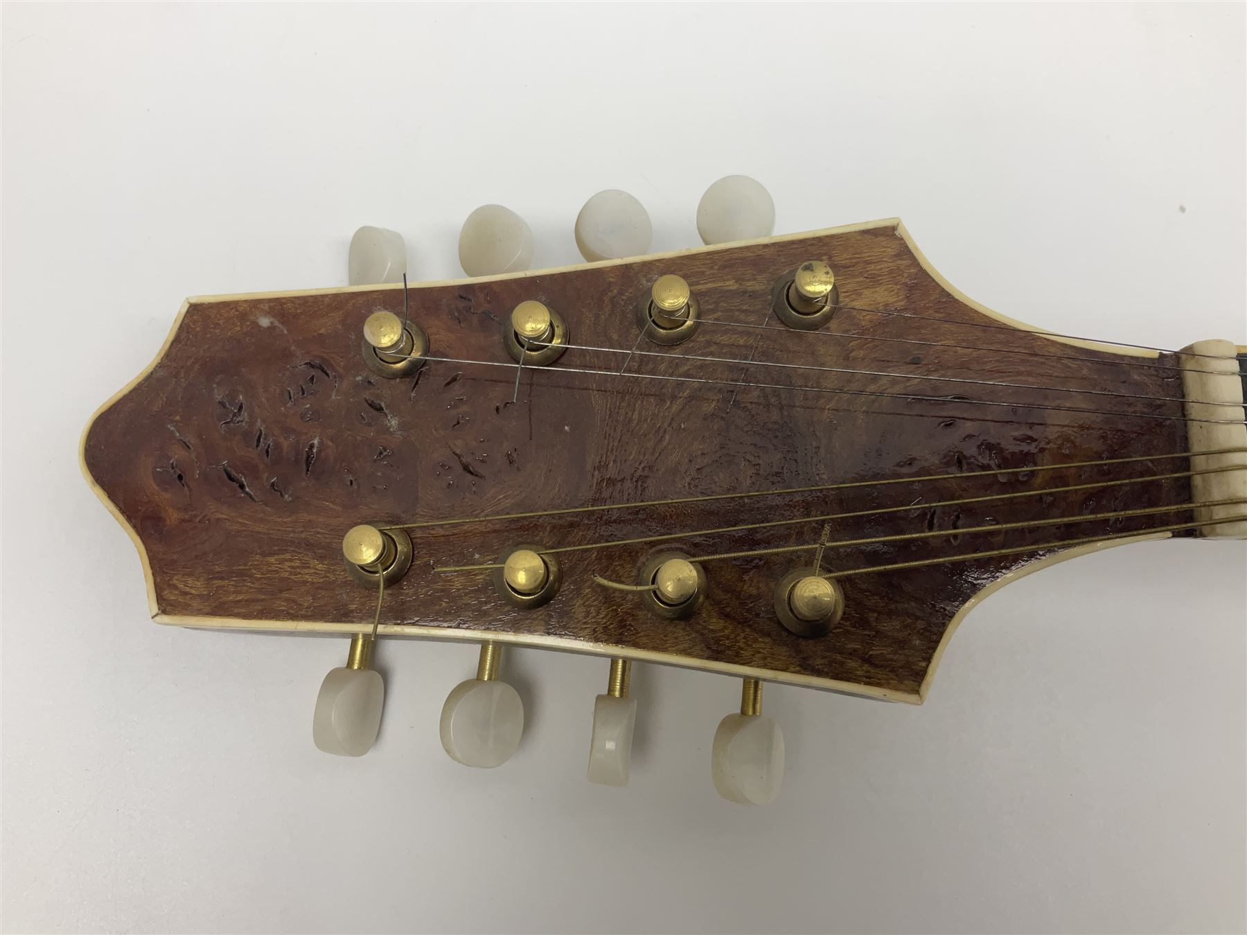 F-hole eight-string mandolin with one-piece maple back and ribs and spruce top L70cm