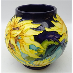  Moorcroft limited edition Topeka pattern globular vase designed by Jeanne McDougall, dated 2000 no. 200/200 H17cm   