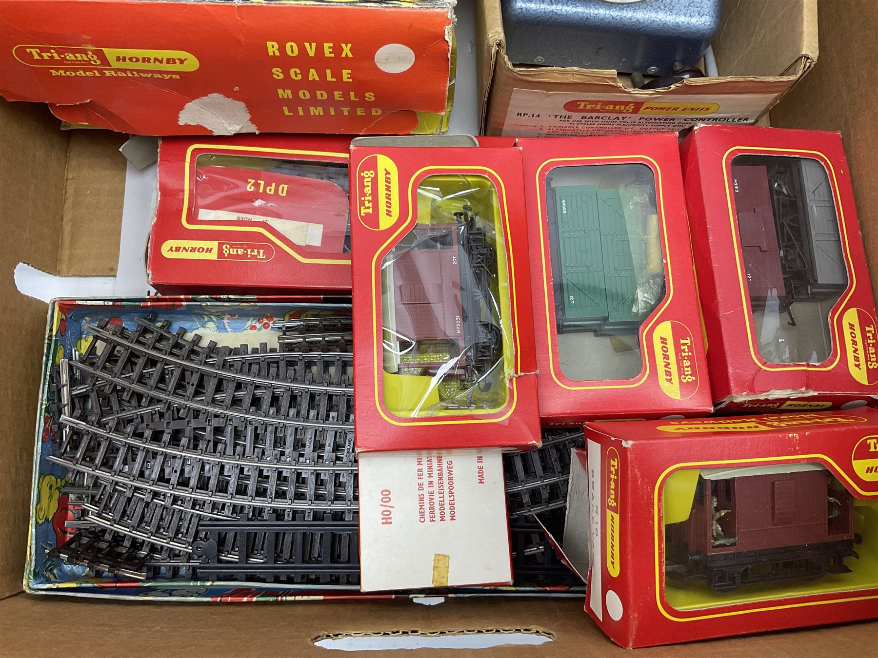 Tri-ang - quantity of '00' gauge model railway and Minic Motorways slot-racing items including Class B12 4-6-0 locomotive No.61572; boxed; seven goods wagons in five boxes; R576 Tunnel and Island Platform Set; both boxed; quantity of track and power unit; four Minic Cars and two controllers; boxed Customs Barrier and Frontier Post Set; railway car transporter and car loading ramp; quantity of track and trackside accessories; and boxed Car-Play Filling Station Set