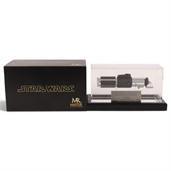 Master Replicas Star Wars Episode II Attack of the Clones Yoda's Lightsaber no. SW-104, 1:...
