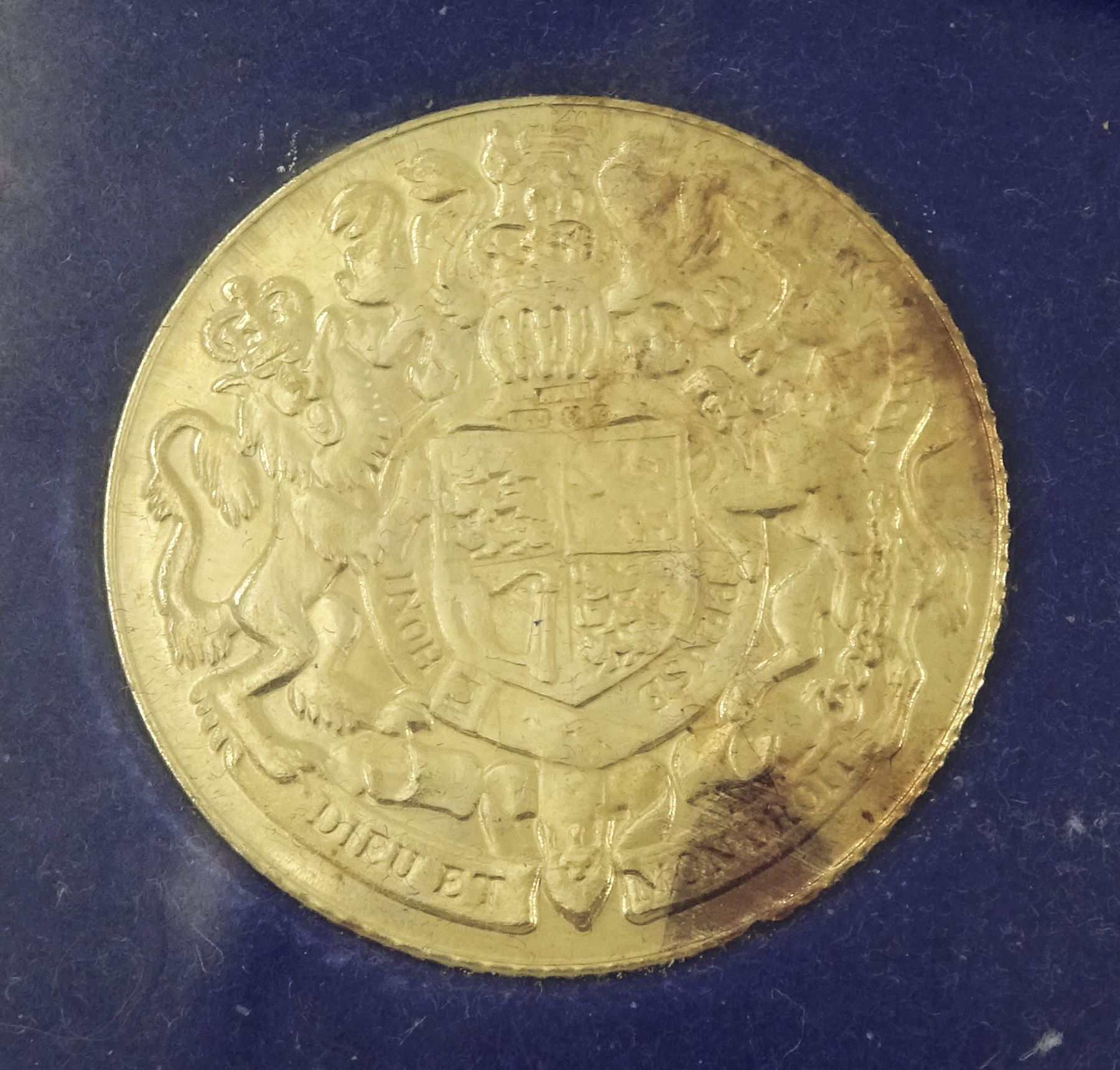 Two Queen Elizabeth II hallmarked 9ct gold medallions, commemorating the 1977 Silver Jubilee, approximately 7.7 grams