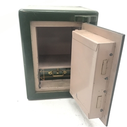 20th century cast iron Tapp & Toothill Ltd, Bradford safe, single door enclosing single drawer, painted green finish, W39cm, H52cm, D39cm