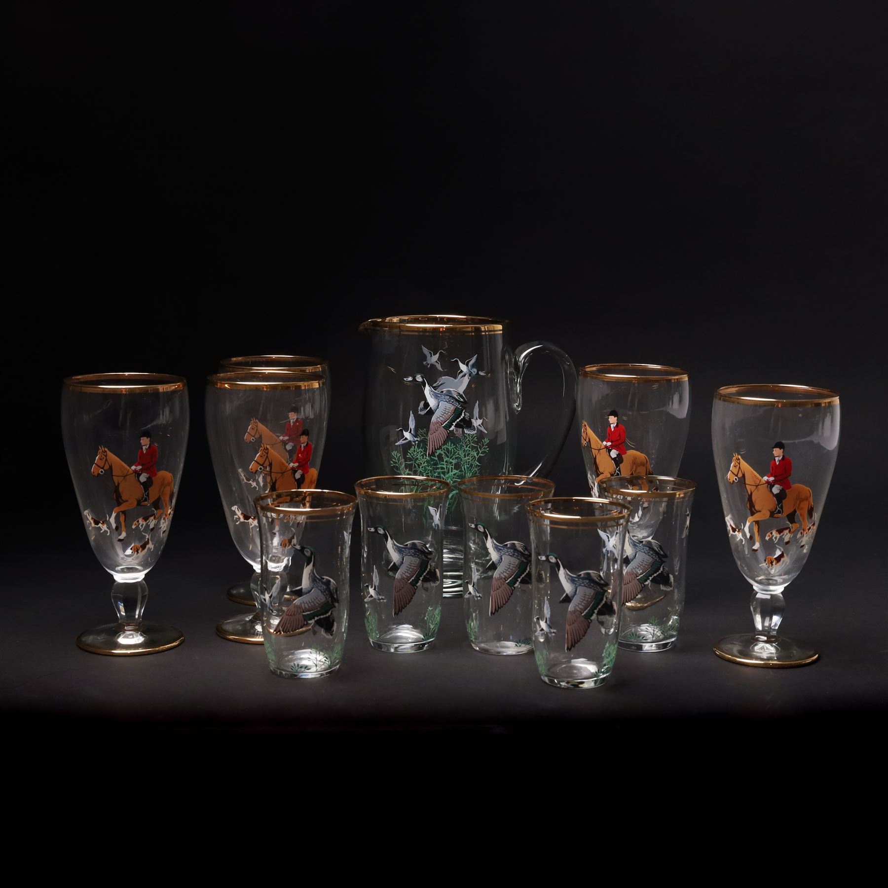 Set of ten painted glasses and jug, with geese and hunting scenes, jug H20cm 