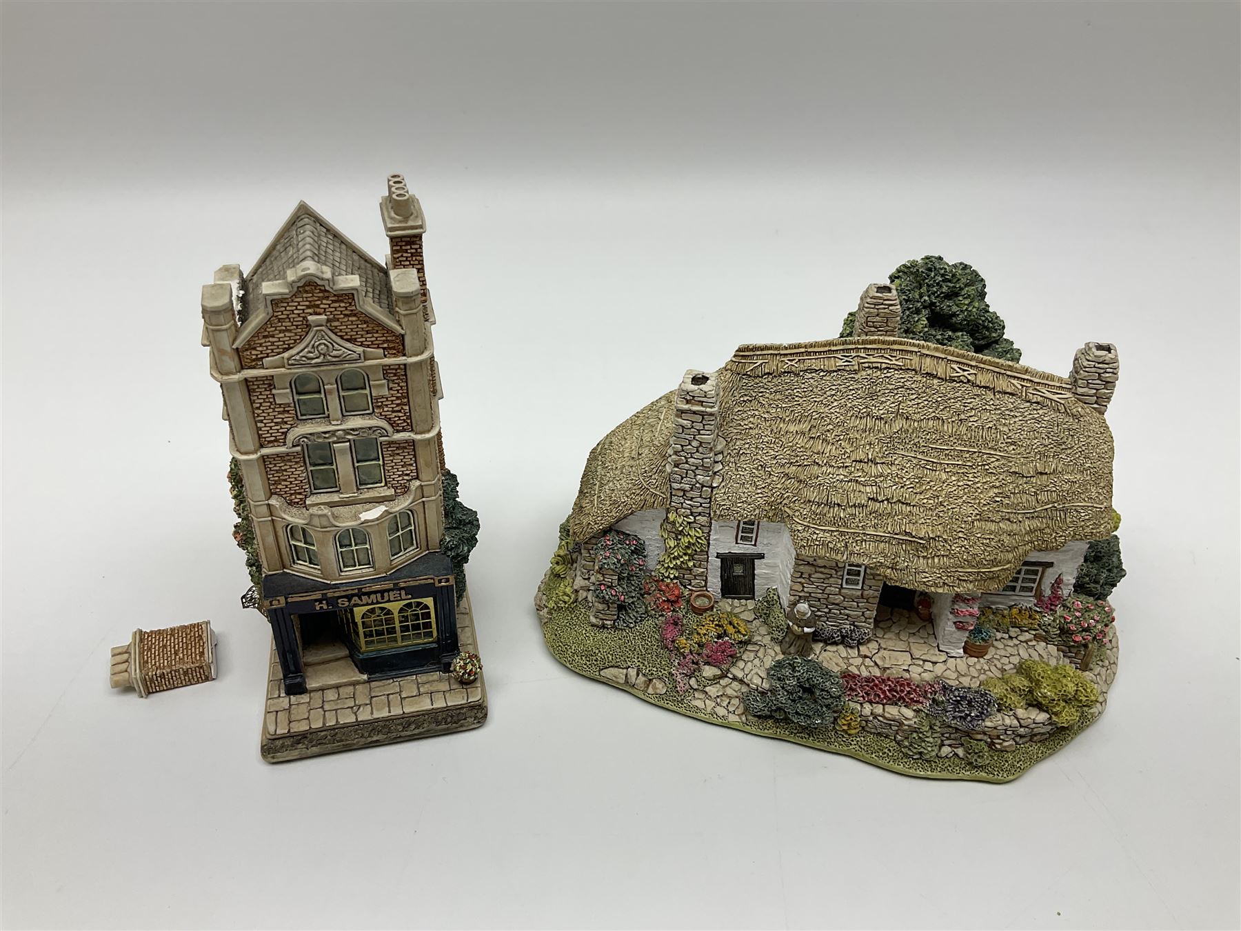 Fourteen Lilliput lane models | Antiques, Collectables