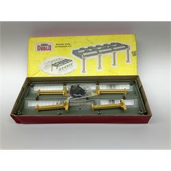 Hornby Dublo - 5006 Engine Shed Extension Kit; 5085 Suburban Station Kit; and 5030 Island Platform Kit; all in pictorial boxes; and Plastic Platform Extension in associated box lid (4)