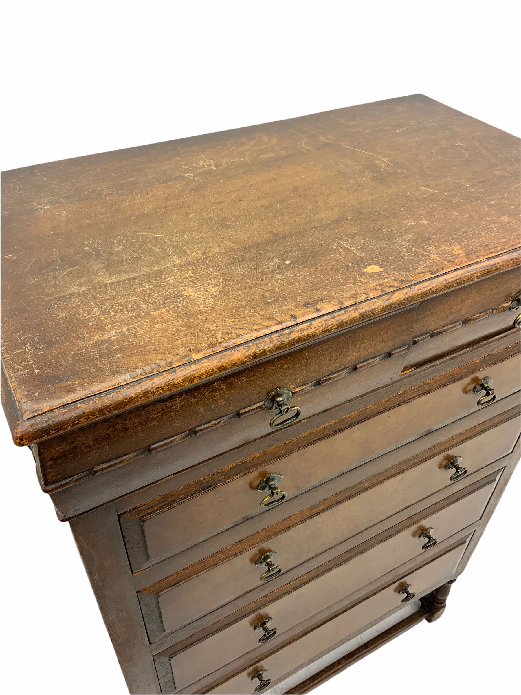 Mid 20th century figured oak bedroom furniture, comprising chest, fitted with five drawers; dressing table and double bedstead