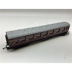 Hornby '00' gauge - Pack of three coaches comprising LMS First Open Class Coach numbers 1071 & 1070 and LMS Brake 3rd Class Coach no. 5812 and another comprising LMS Brake 3rd Class Coach no. 5812 and LMS First Open Class Coach numbers 1071 and 1070 (2)
