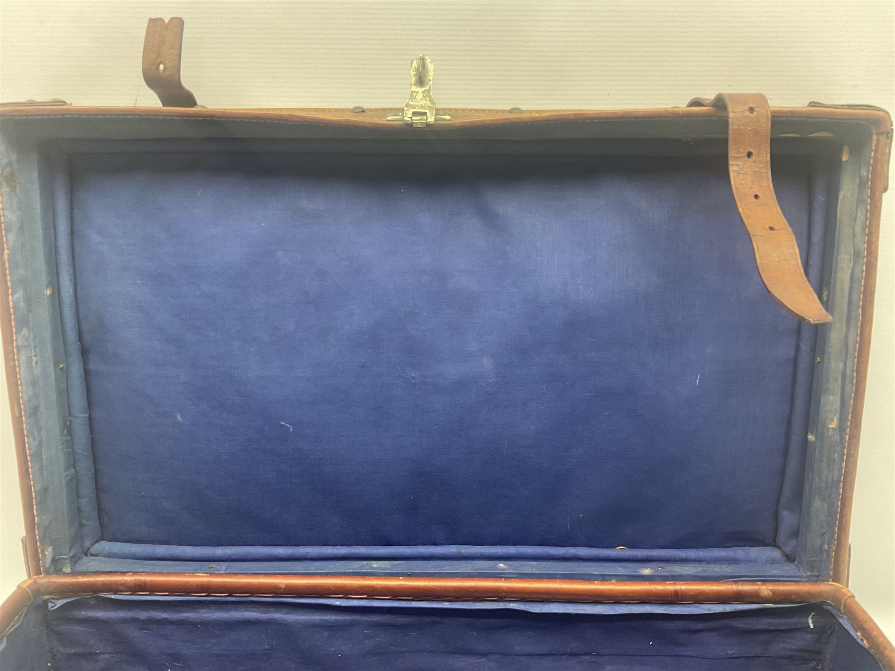 Late 19th/early 20th century stitched and studded leather portmanteau type suitcase with expanding lid and straps, L61cm